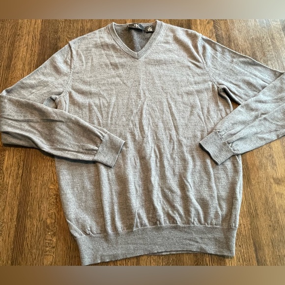 Calvin Klein Men’s VNeck Gray Merino Wool Sweater - size M - Picture 1 of 4